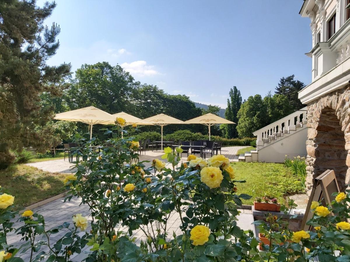 Hotel U Zamecku Cihelny การ์โลวีวารี ภายนอก รูปภาพ