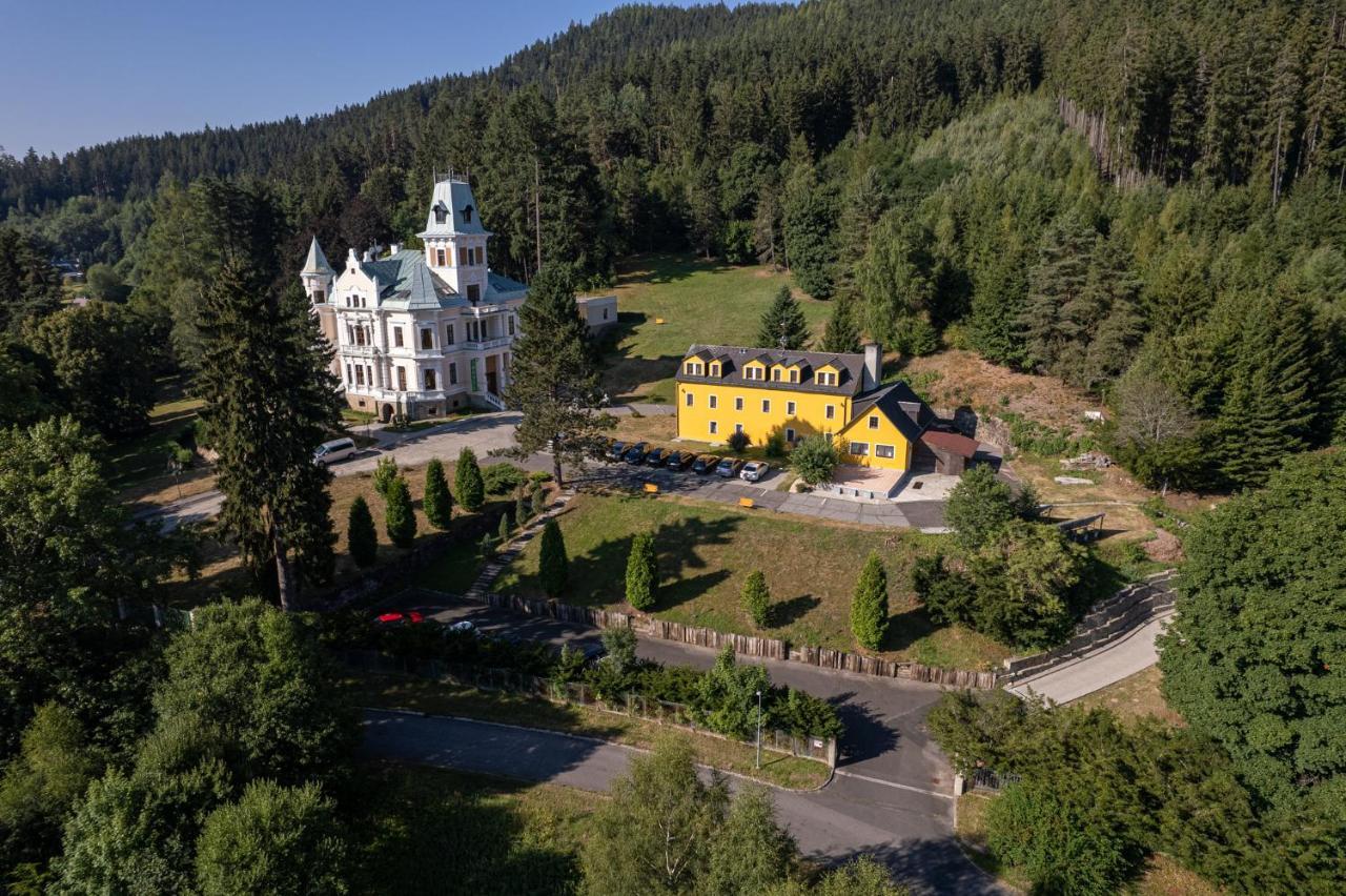 Hotel U Zamecku Cihelny การ์โลวีวารี ภายนอก รูปภาพ