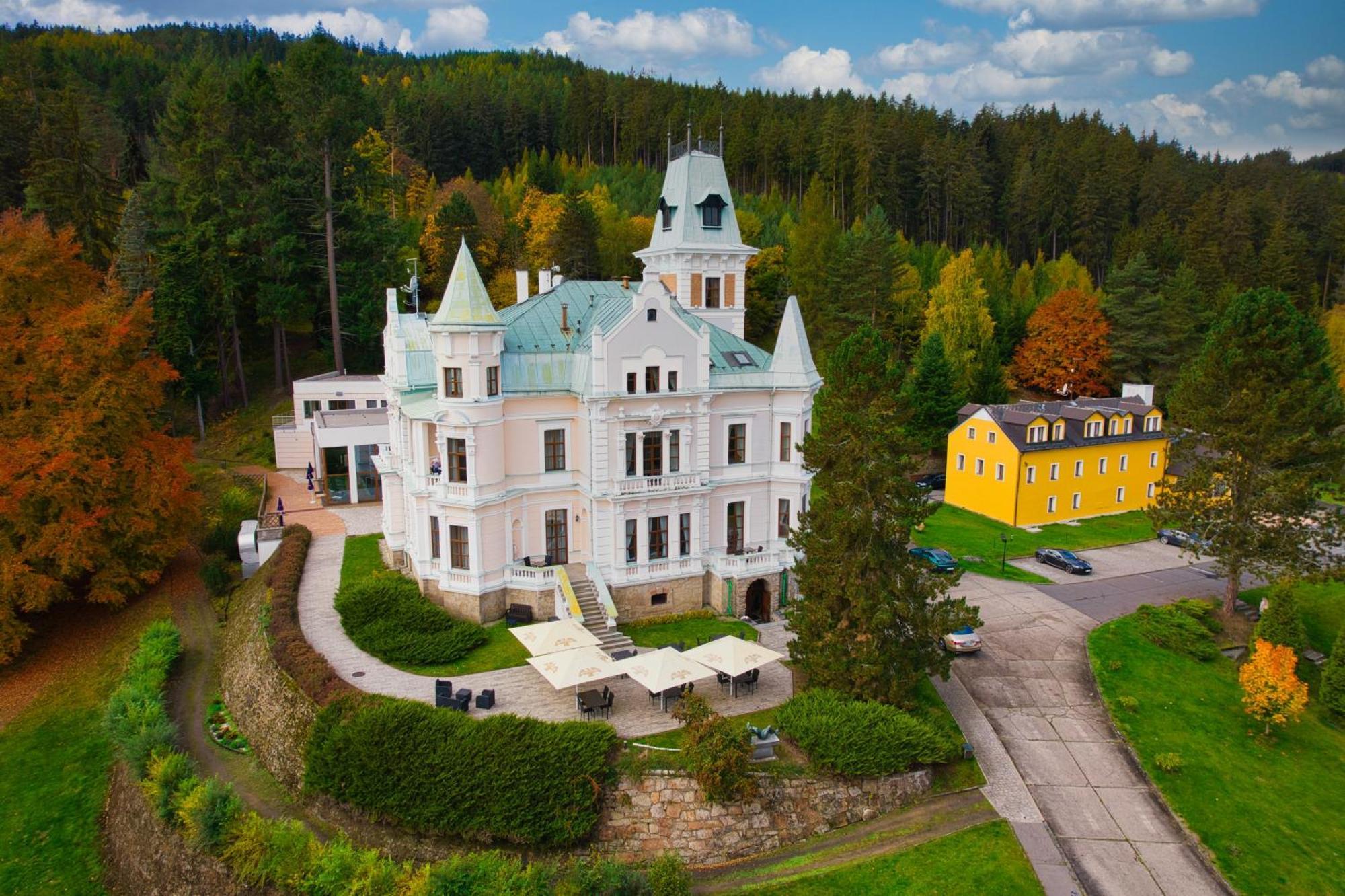 Hotel U Zamecku Cihelny การ์โลวีวารี ภายนอก รูปภาพ