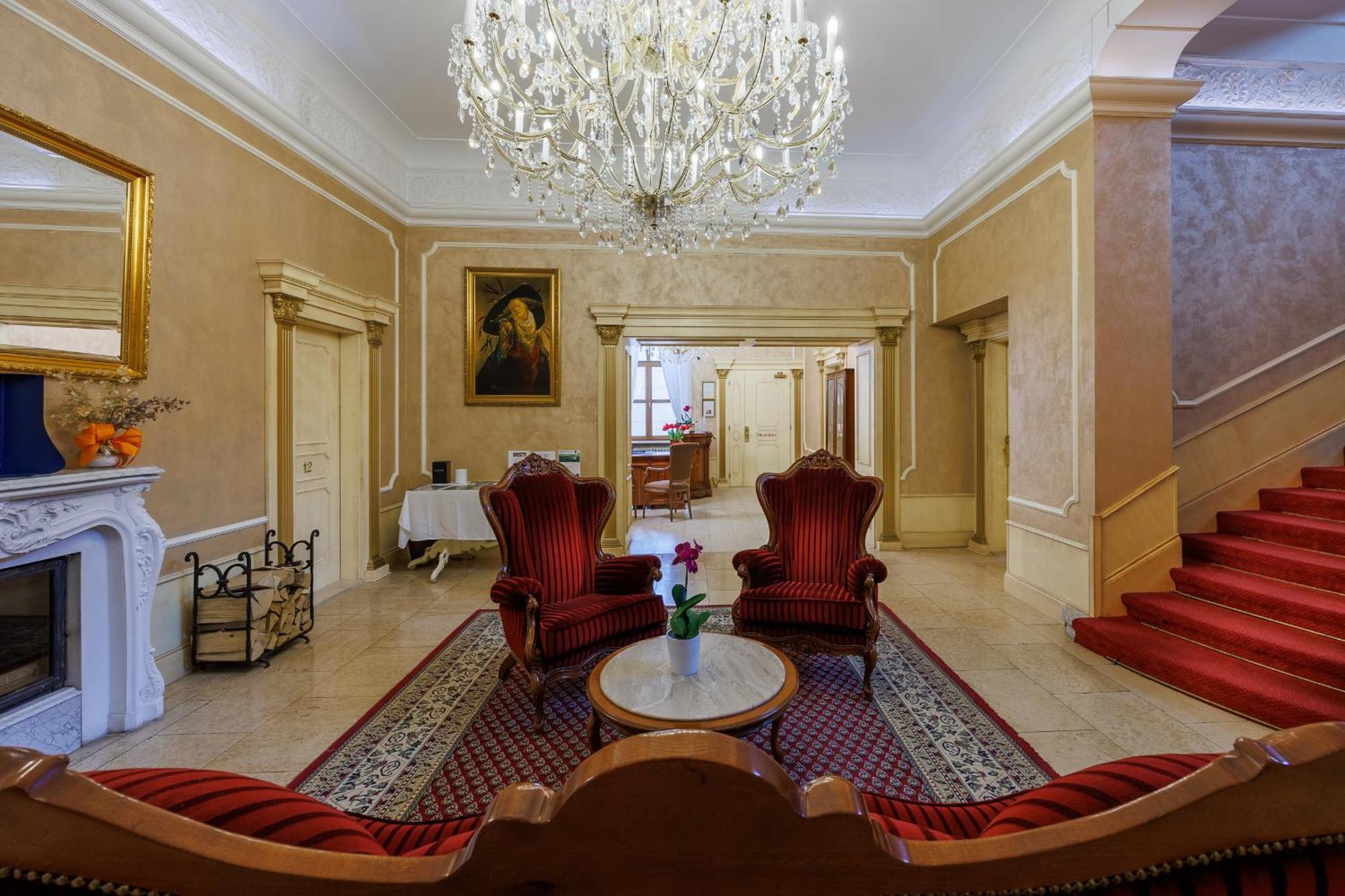 Hotel U Zamecku Cihelny การ์โลวีวารี ภายนอก รูปภาพ
