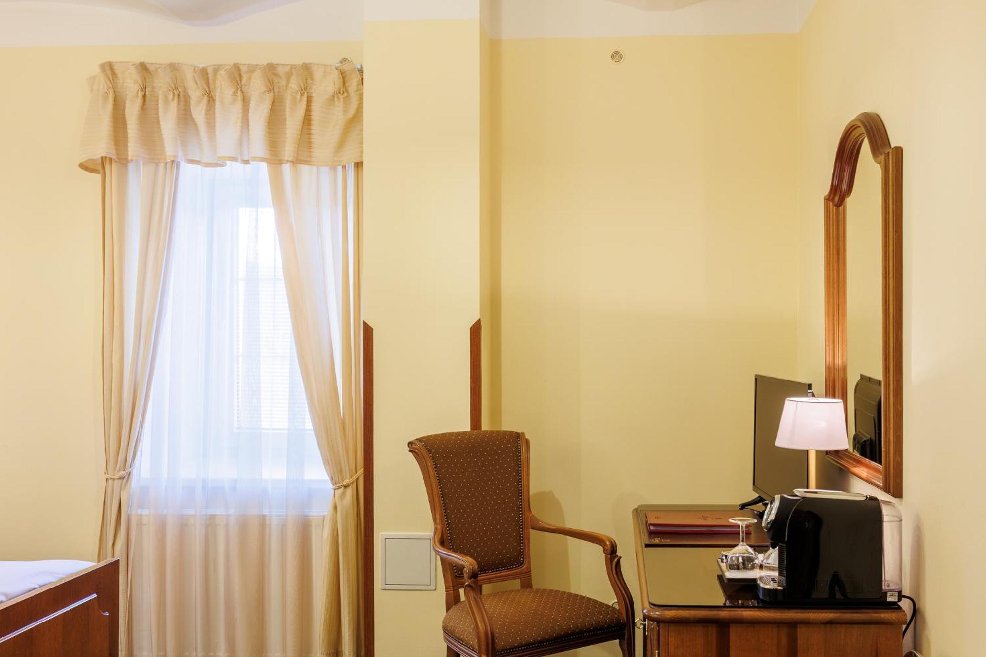 Hotel U Zamecku Cihelny การ์โลวีวารี ภายนอก รูปภาพ
