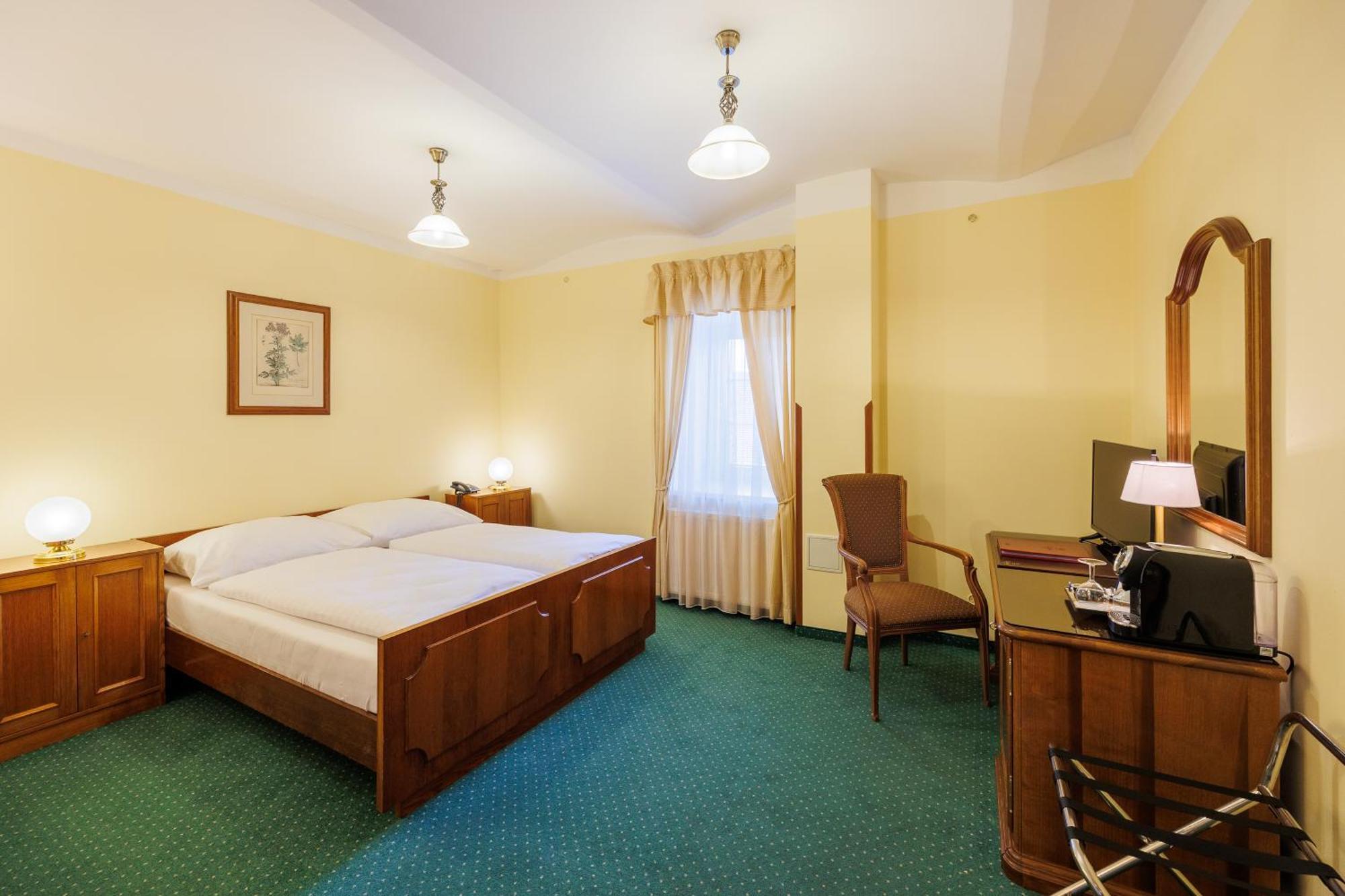 Hotel U Zamecku Cihelny การ์โลวีวารี ภายนอก รูปภาพ