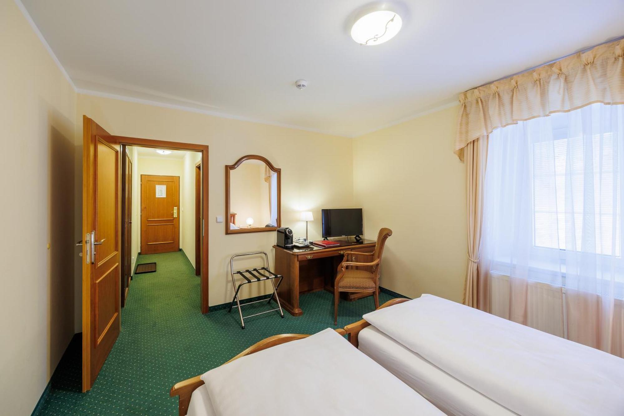 Hotel U Zamecku Cihelny การ์โลวีวารี ภายนอก รูปภาพ