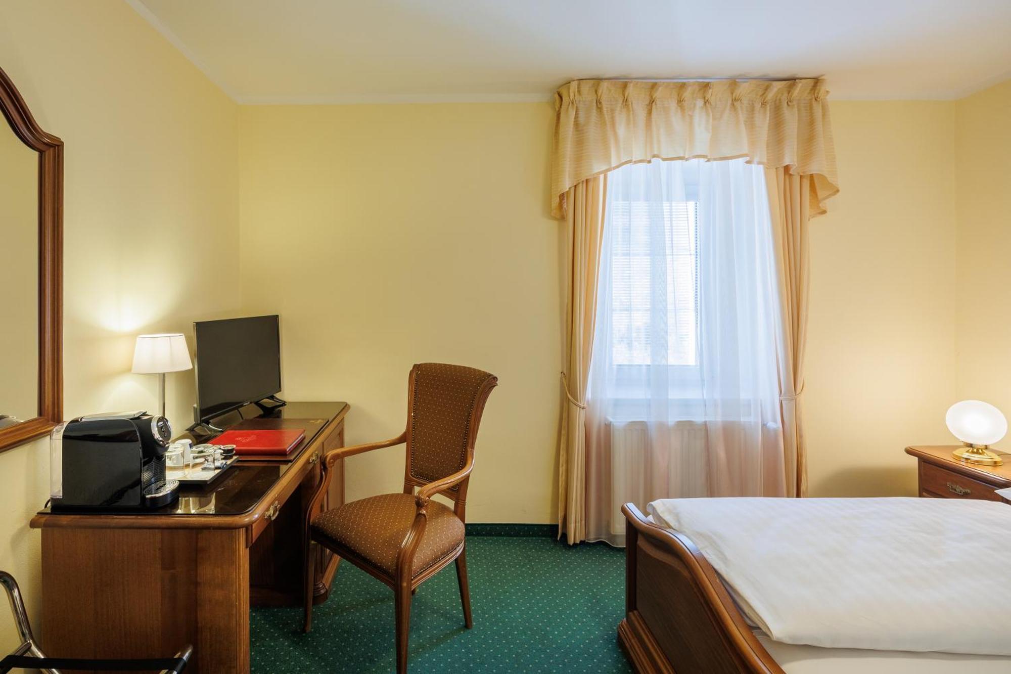 Hotel U Zamecku Cihelny การ์โลวีวารี ภายนอก รูปภาพ