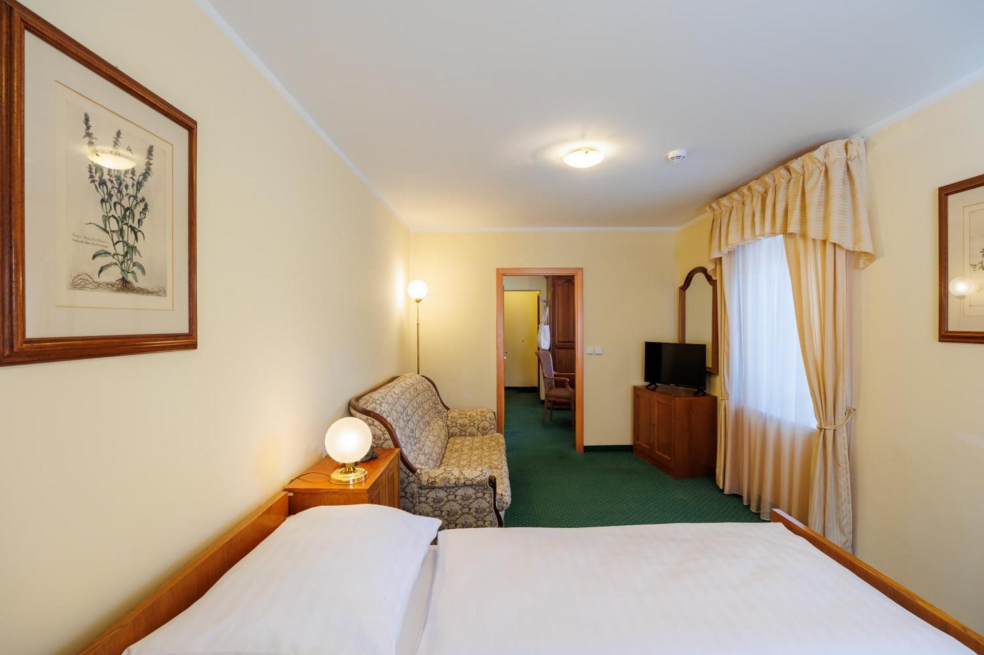 Hotel U Zamecku Cihelny การ์โลวีวารี ภายนอก รูปภาพ