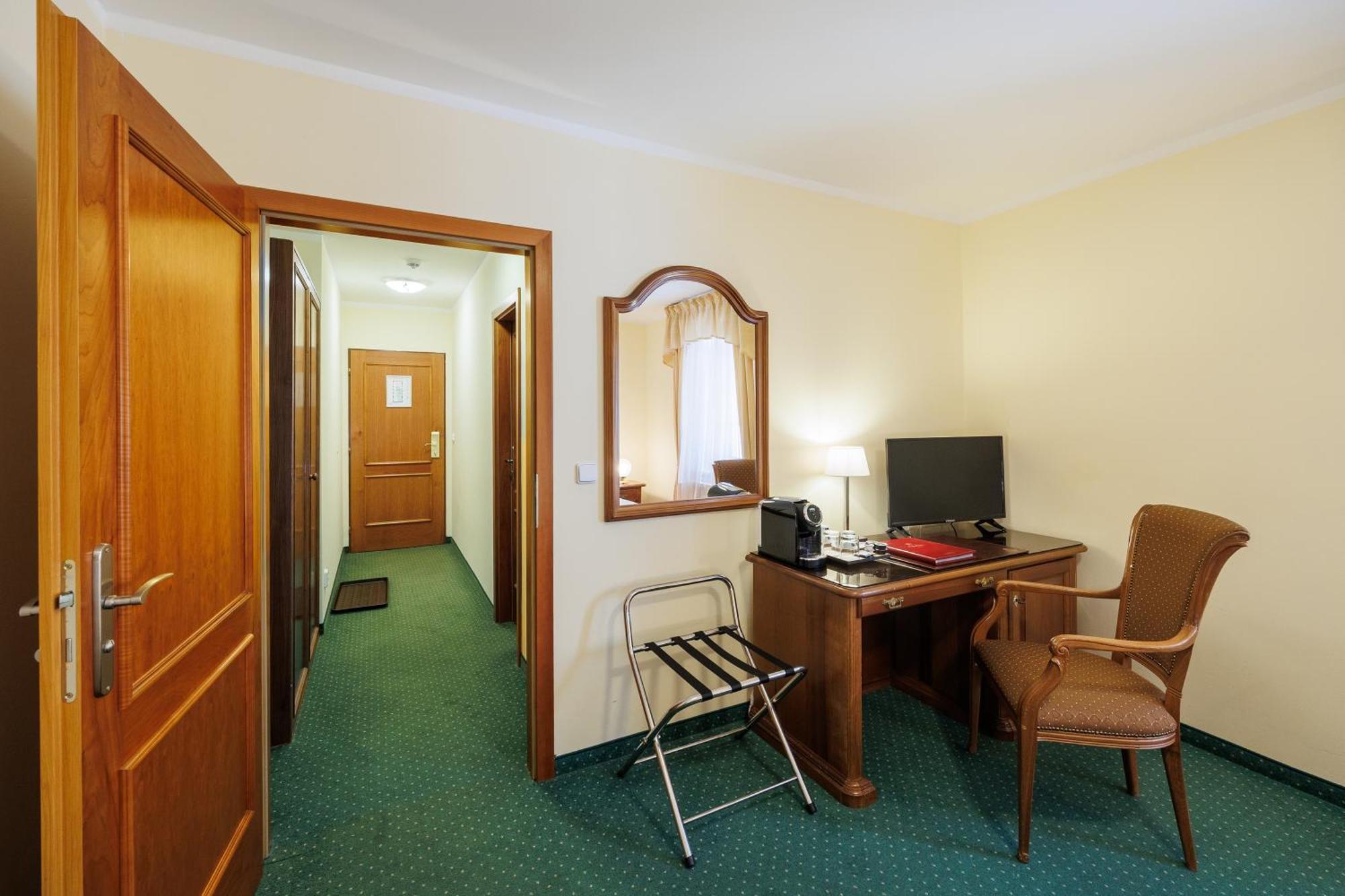 Hotel U Zamecku Cihelny การ์โลวีวารี ภายนอก รูปภาพ